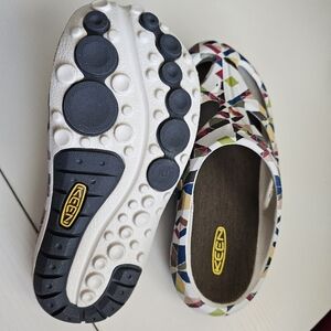 Keen Women's Shanti Arts Pacha size 5 women  Multicolor Slip-On Shoes